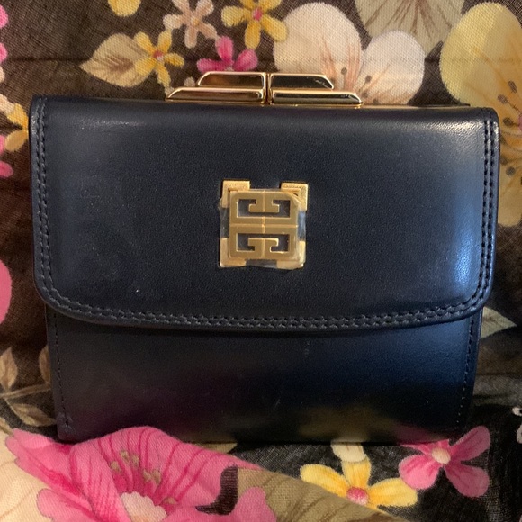 Givency Wallet - Picture 9 of 13